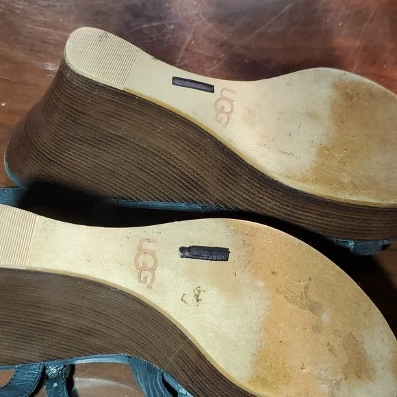 Ugg heels. - Picture 4 of 6